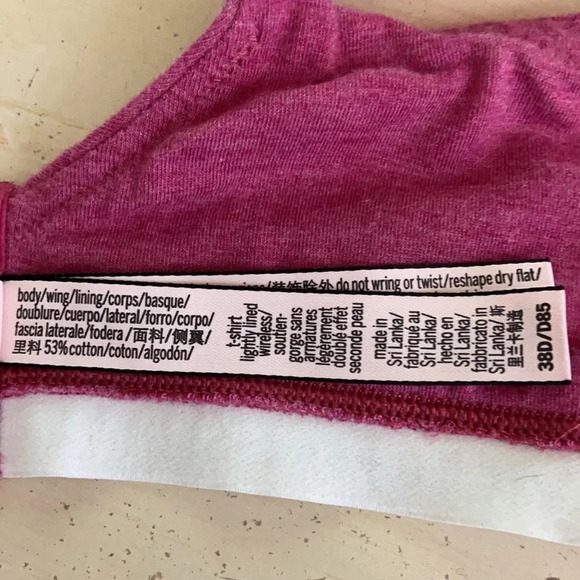 Victoria's Secret T Shirt Bra Lightly Lined and Wireless - Size 38D - Picture 8 of 8